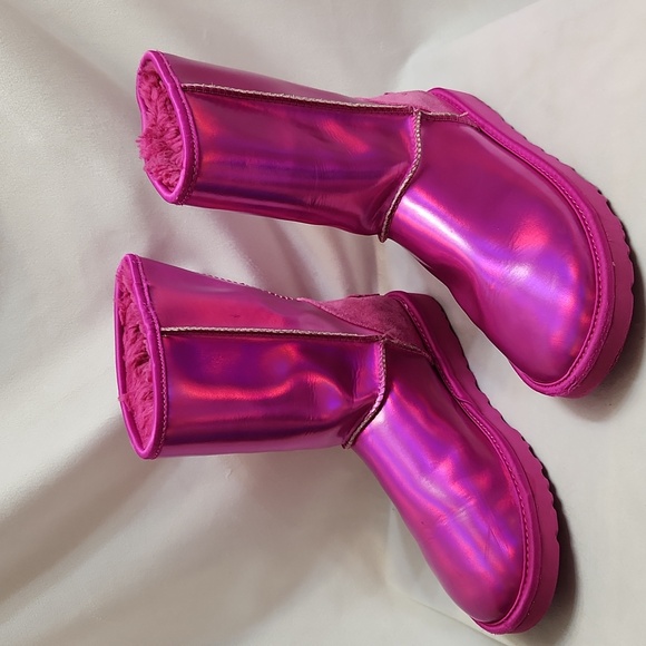 UGG Classic Short Iridescent Fuchsia Cozy Boots (W Size 6) - Picture 4 of 10